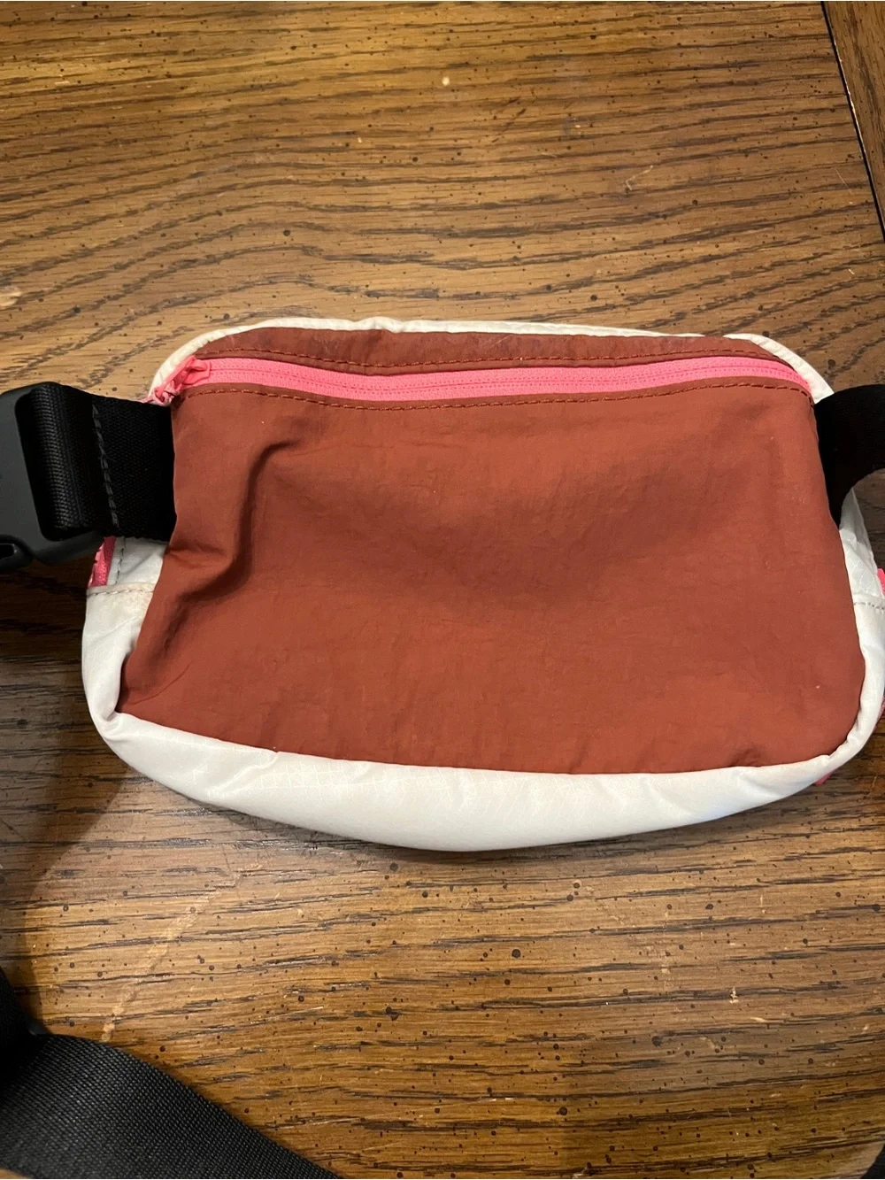 Lululemon Everywhere Belt bag in dark terracotta